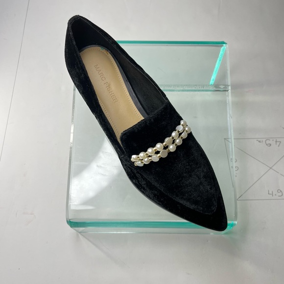 Marc Fisher Women’s Kneel Velvet Faux Pearl Loafers 8M Black Slip On Pointed Toe - Picture 3 of 10